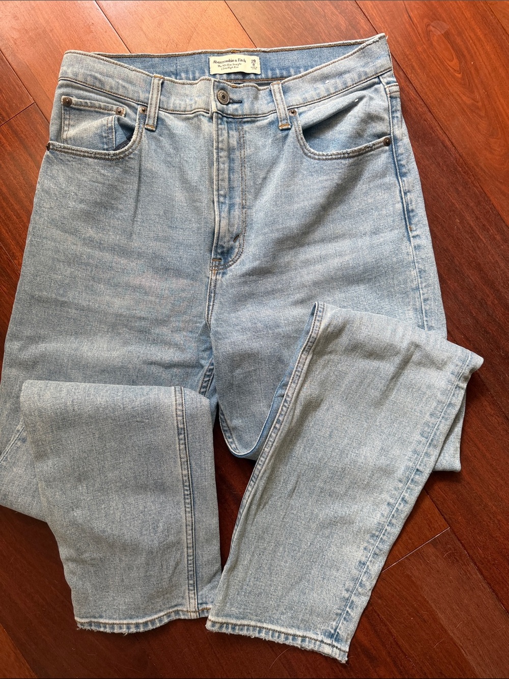 Abercrombie & Fitch Light 90’s Straight Ultra High Rise